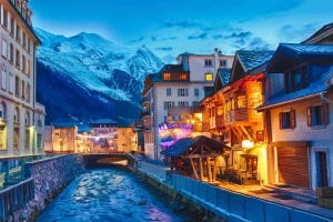 Return to the allure of nighttime Chamonix