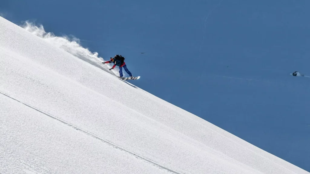 Snowboard freestyle in powder, Chamonix, France