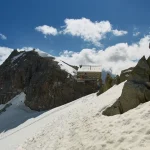 Cabanne des Vignettes des Schweizer Alpenvereins im sommer auf der Haute Route
